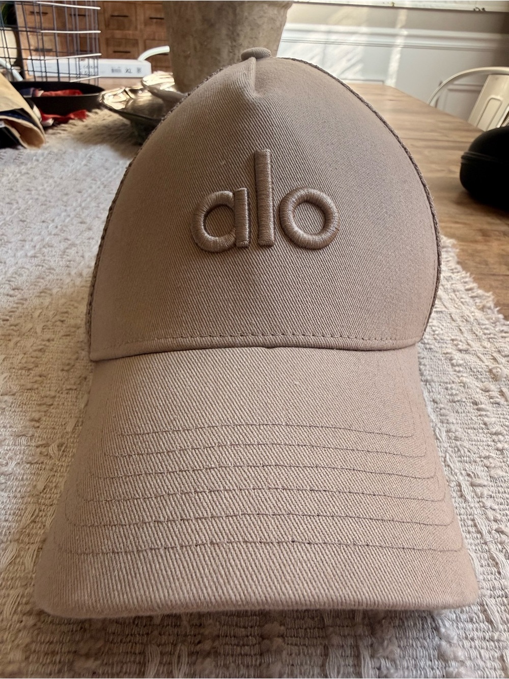 ALO Yoga Men's Embroidered Logo Baseball Cap — Beige Taupe
